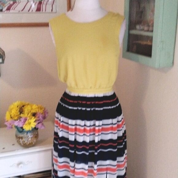 Lush Maxi  Dress with Open Back - Picture 2 of 14